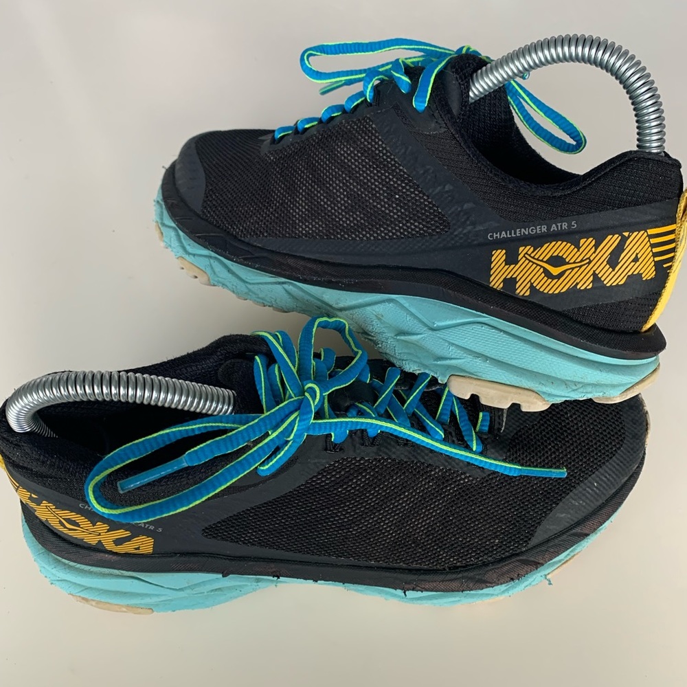 HOKA one one challenger atr 5 woman’s athletic shoes gently used size 6D.